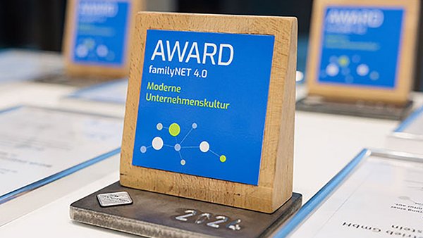 Einladung: Auszeichnung der Gewinner-Unternehmen des Wettbewerbs „familyNET 4.0" 2026 Einladung: Auszeichnung der Gewinner-Unternehmen des Wettbewerbs „familyNET 4.0" 2026